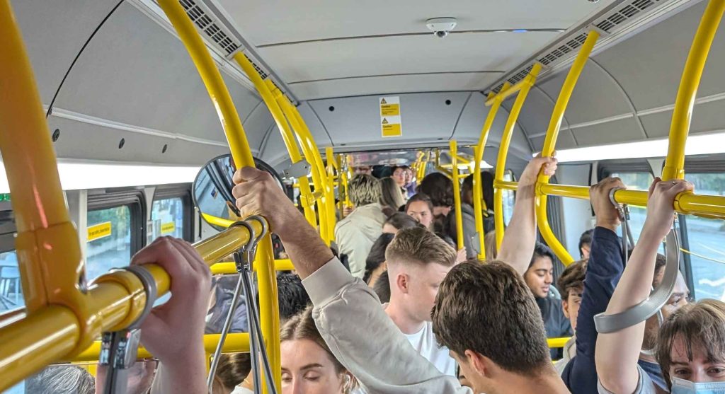 A photo of overcrowding that is typical on the 99.